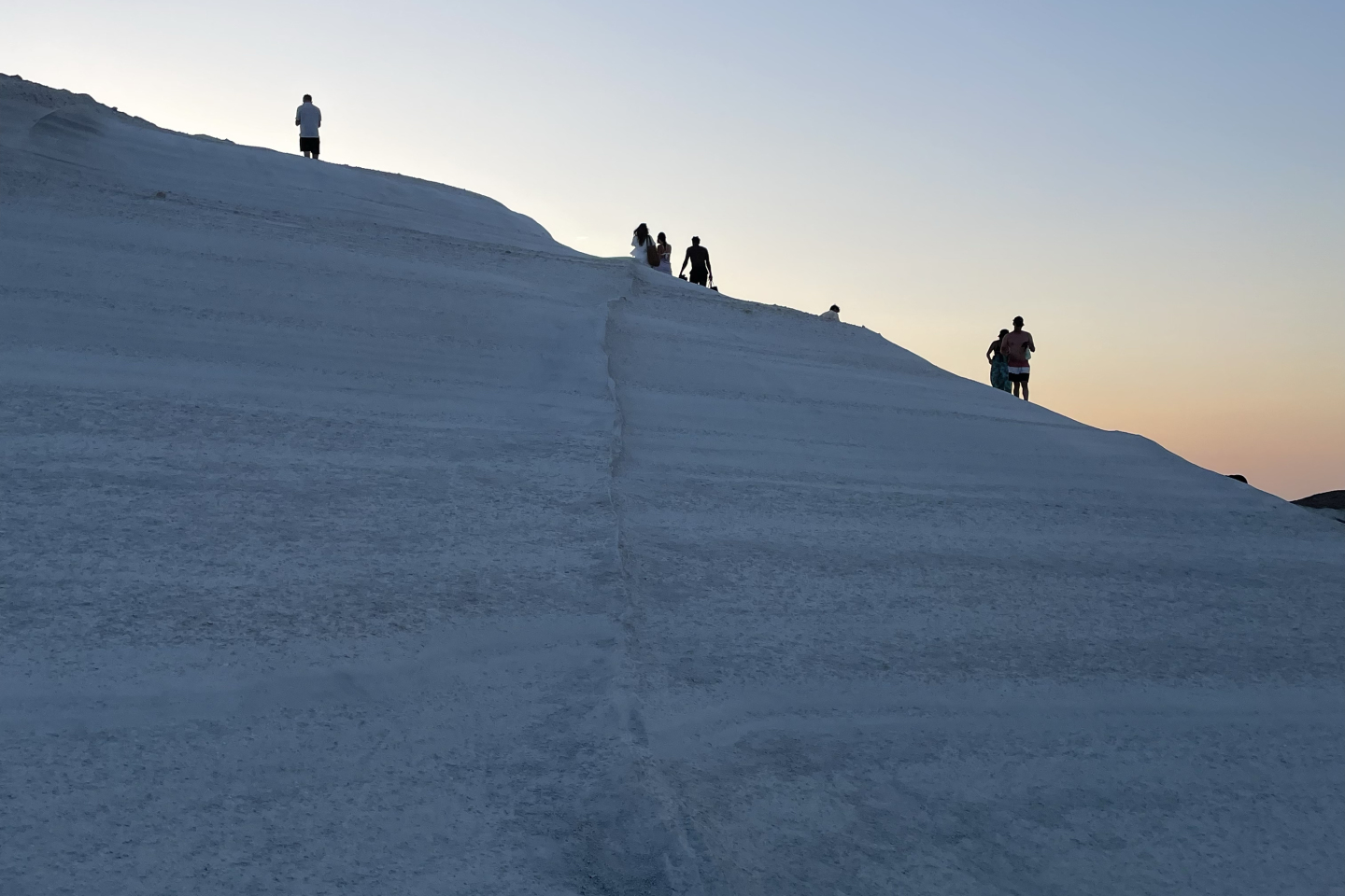 Σαρακήνικο στη Μήλο: Ένα photo story του φωτογράφου Πέτρου Νικόλτσου από τη φημισμένη παραλία και το νησί