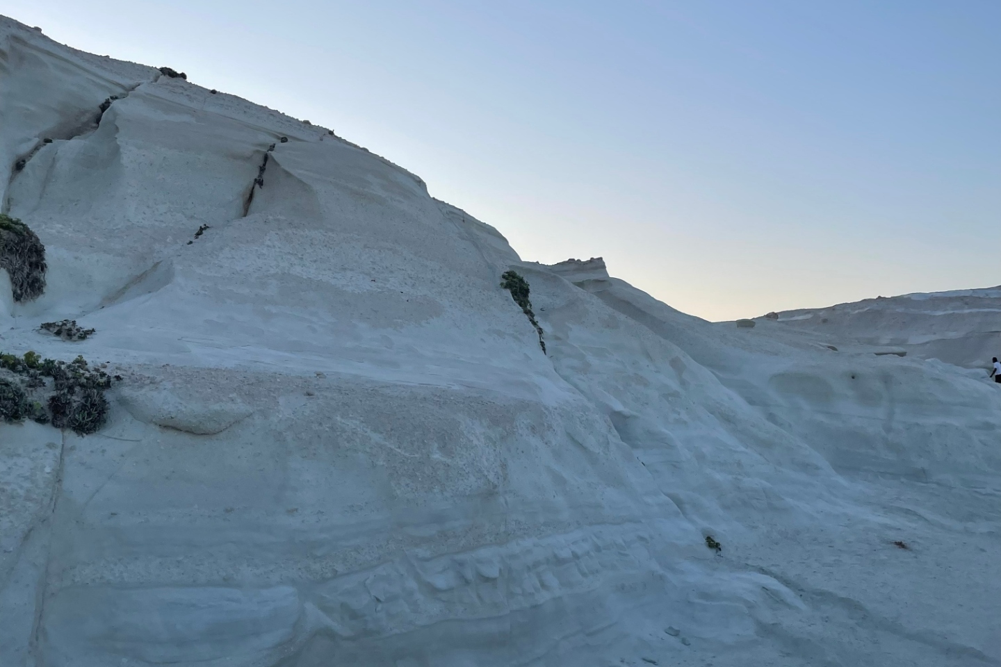 Σαρακήνικο στη Μήλο: Ένα photo story του φωτογράφου Πέτρου Νικόλτσου από τη φημισμένη παραλία και το νησί