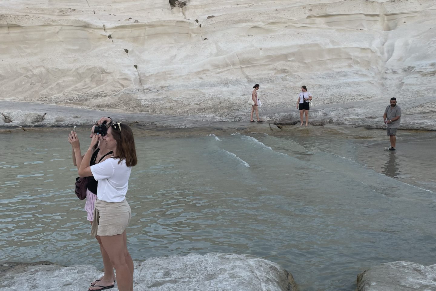 Σαρακήνικο στη Μήλο: Ένα photo story του φωτογράφου Πέτρου Νικόλτσου από τη φημισμένη παραλία και το νησί