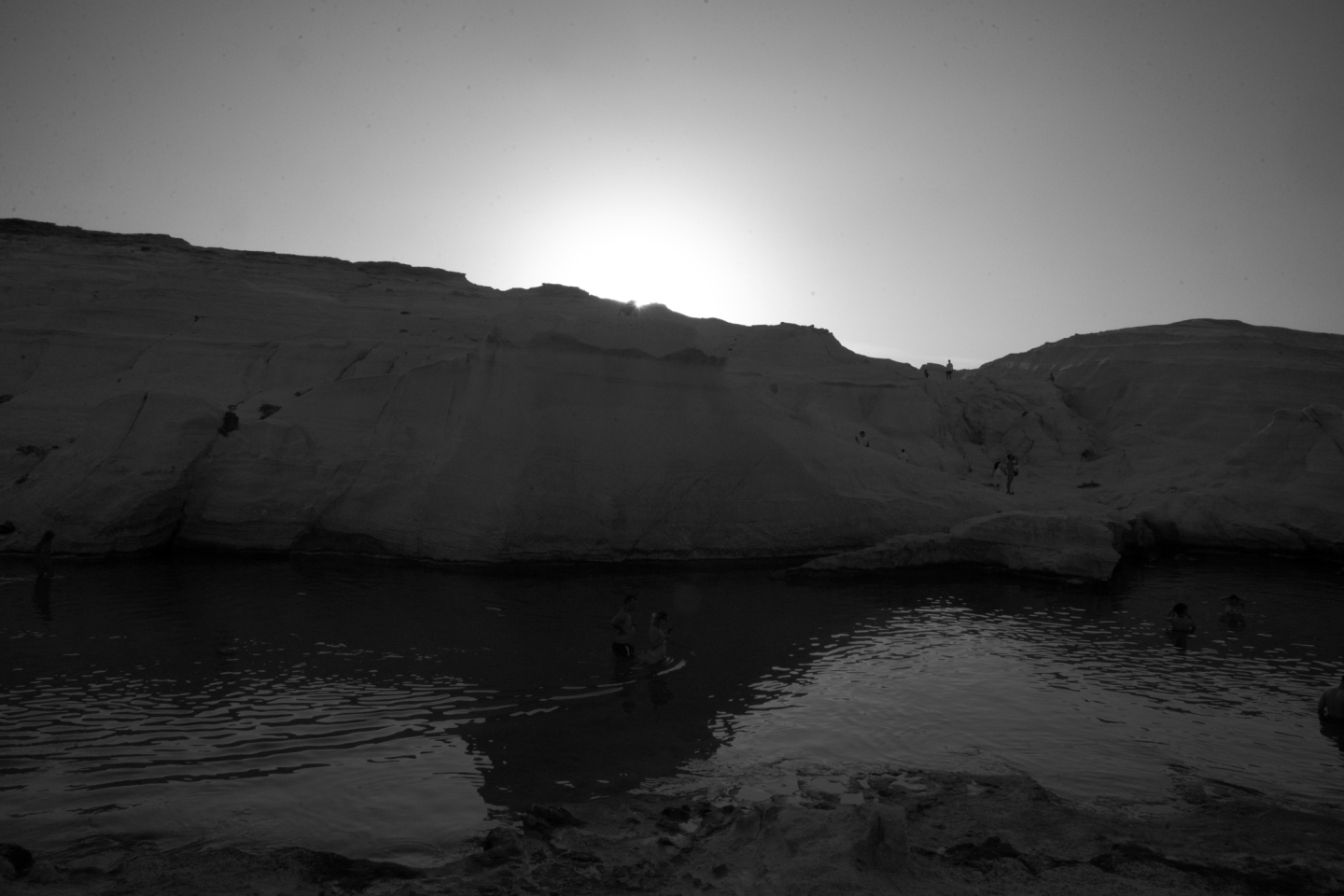Σαρακήνικο στη Μήλο: Ένα photo story του φωτογράφου Πέτρου Νικόλτσου από τη φημισμένη παραλία και το νησί