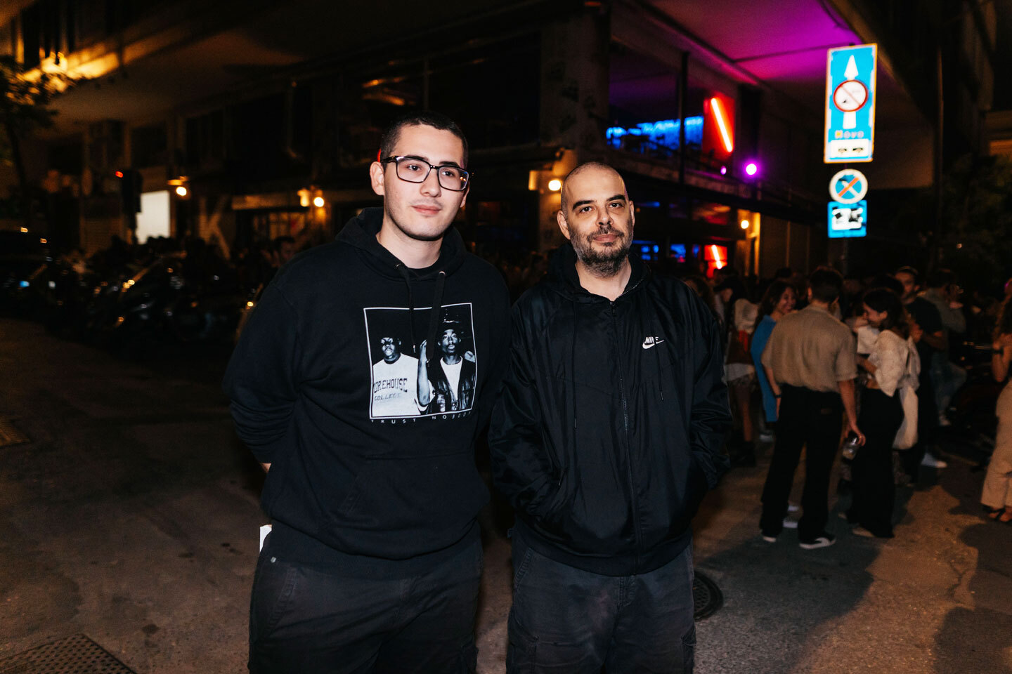 Δημήτρης Μουγκός, «Κάνα Δυο Φωτογραφίες»