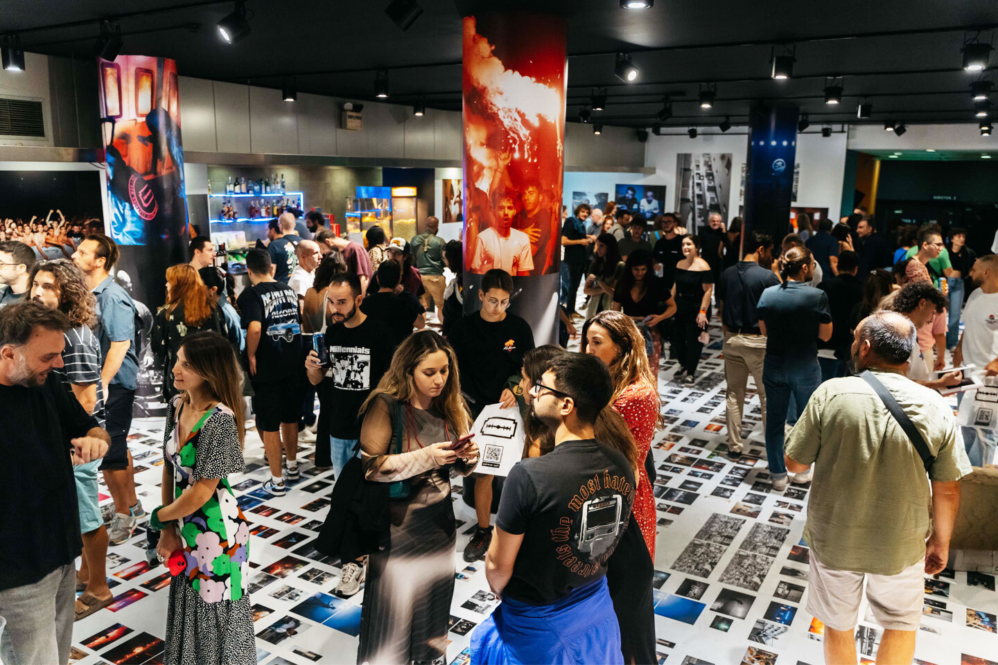 Δημήτρης Μουγκός, «Κάνα Δυο Φωτογραφίες»