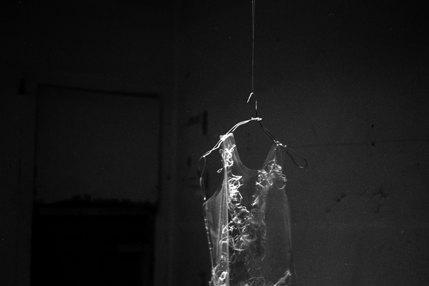 Χορεύοντας στο φως. Λήψη σε ILFORD FP4 © Μαρία Ζοπόγλου