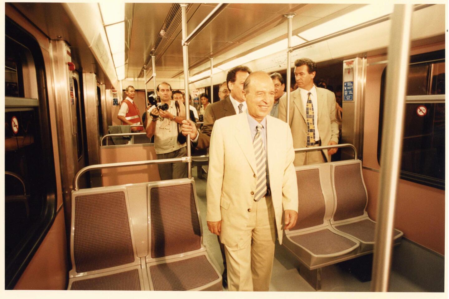 Κώστας Σημίτης 1936 – 2025: Η διαδρομή, η δράση και η ζωή του σε σπάνιες εικόνες