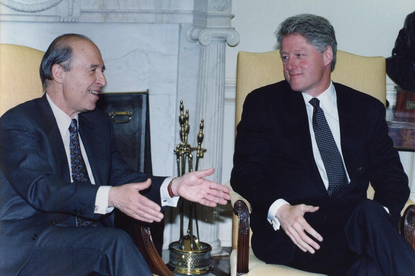 Κώστας Σημίτης 1936 – 2025: Η διαδρομή, η δράση και η ζωή του σε σπάνιες εικόνες