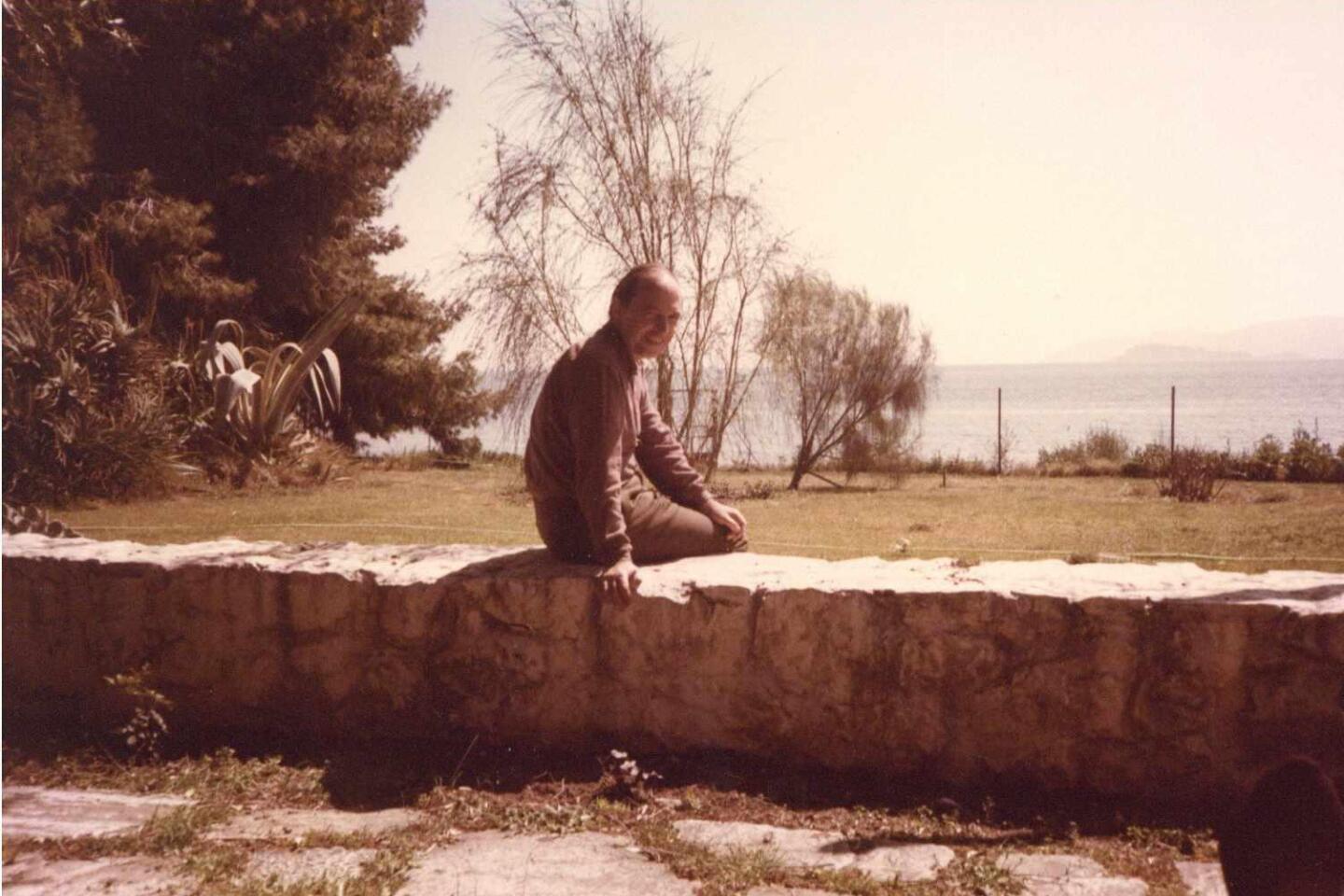 Κώστας Σημίτης 1936 – 2025: Η διαδρομή, η δράση και η ζωή του σε σπάνιες εικόνες