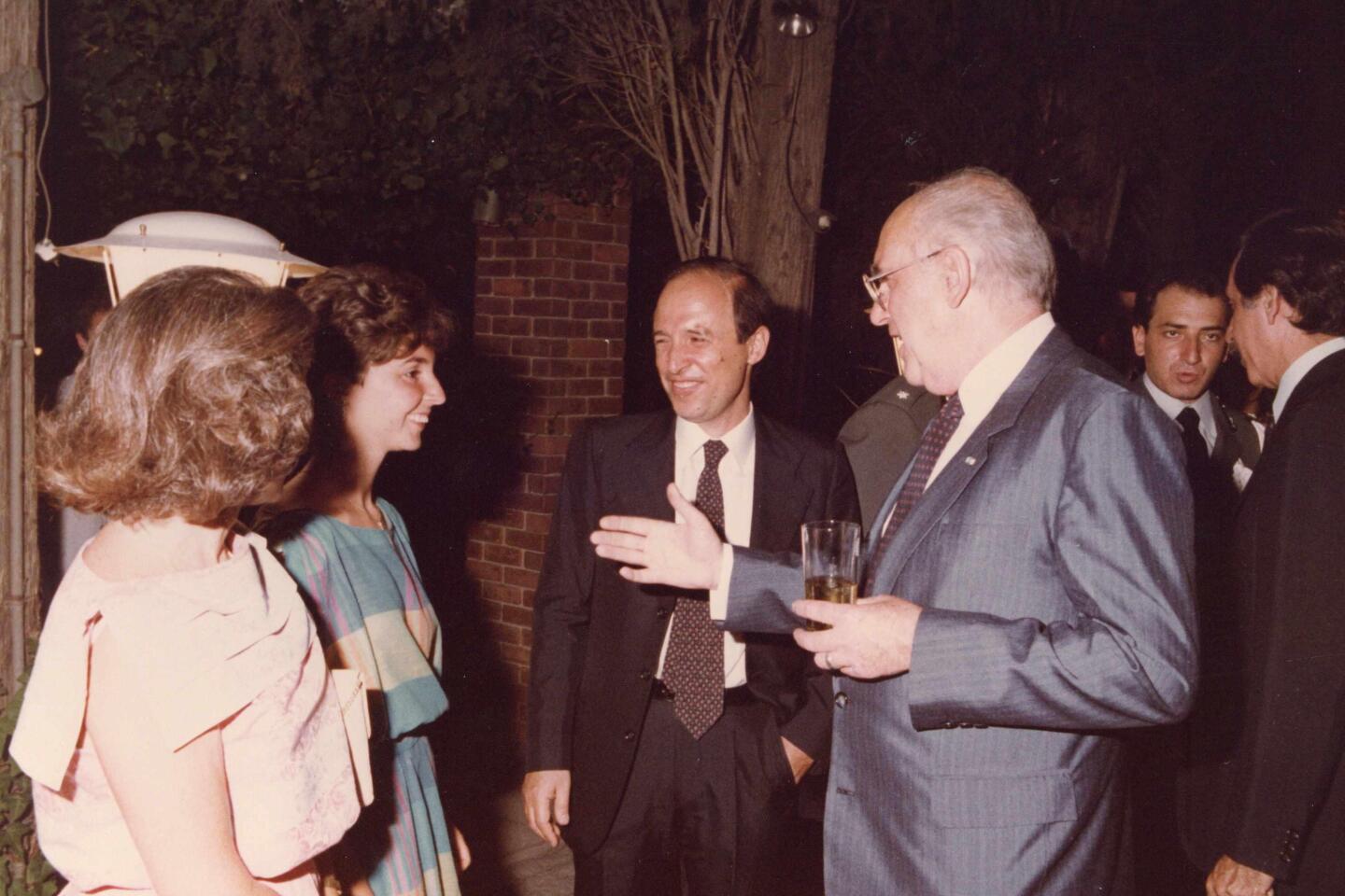 Κώστας Σημίτης 1936 – 2025: Η διαδρομή, η δράση και η ζωή του σε σπάνιες εικόνες