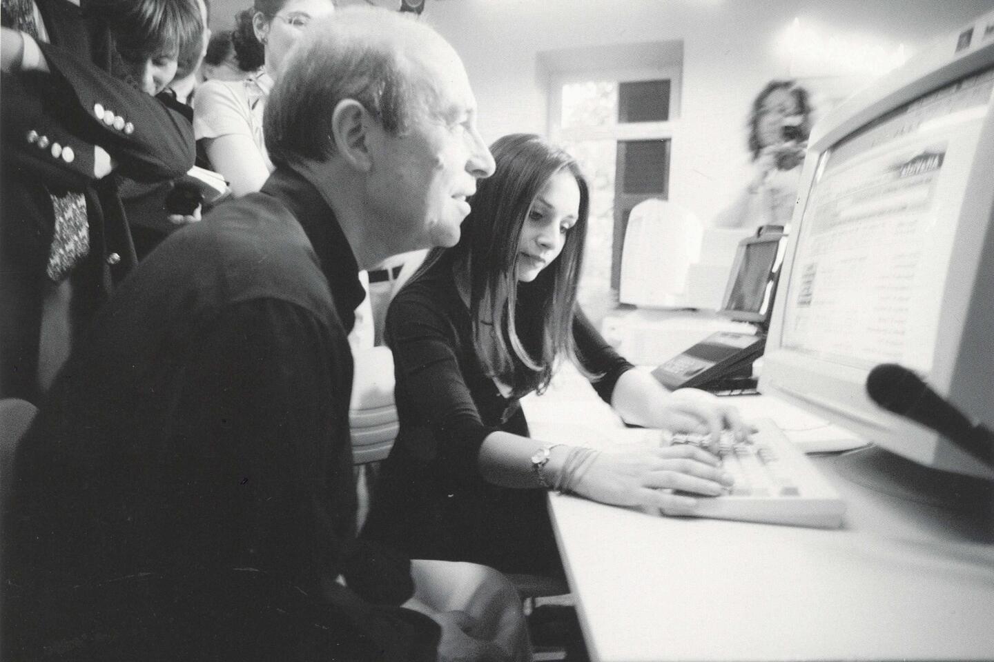 Κώστας Σημίτης 1936 – 2025: Η διαδρομή, η δράση και η ζωή του σε σπάνιες εικόνες