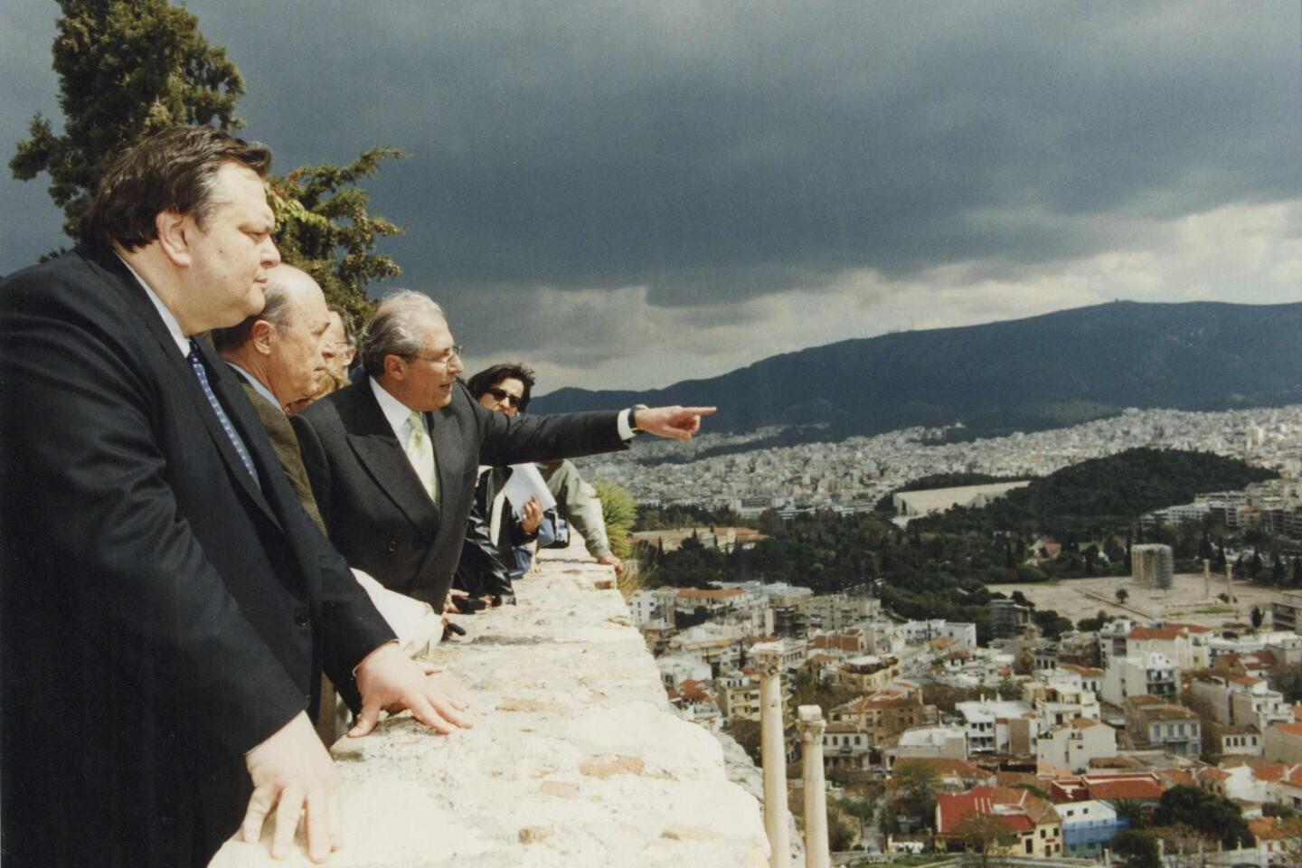 Κώστας Σημίτης 1936 – 2025: Η διαδρομή, η δράση και η ζωή του σε σπάνιες εικόνες