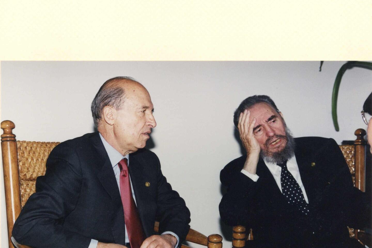 Κώστας Σημίτης 1936 – 2025: Η διαδρομή, η δράση και η ζωή του σε σπάνιες εικόνες