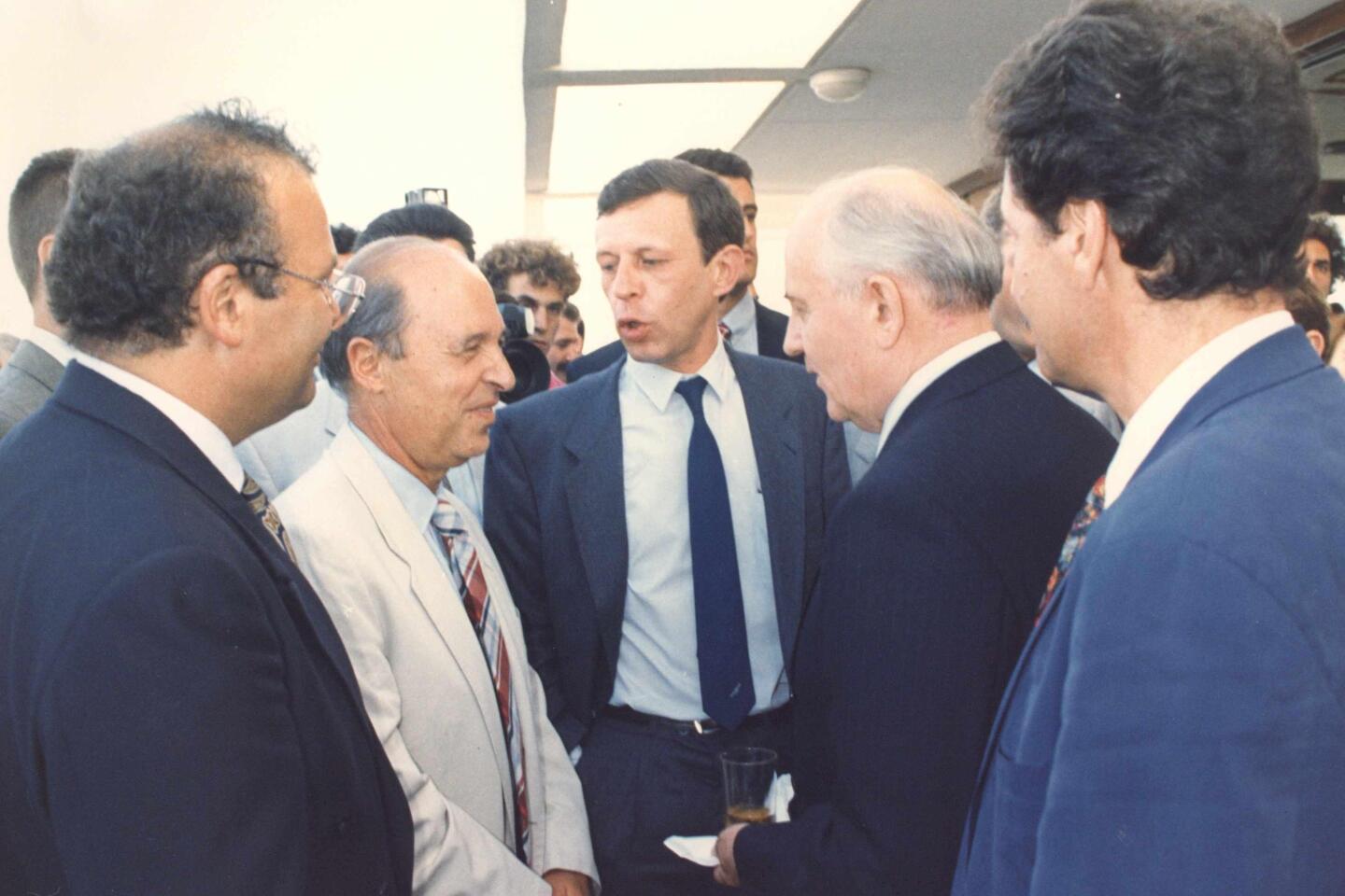 Κώστας Σημίτης 1936 – 2025: Η διαδρομή, η δράση και η ζωή του σε σπάνιες εικόνες