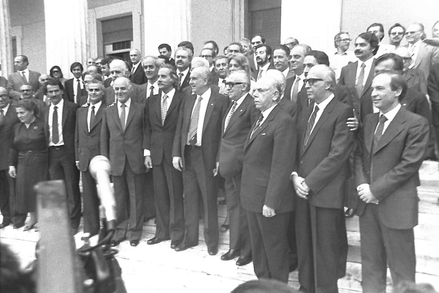 Κώστας Σημίτης 1936 – 2025: Η διαδρομή, η δράση και η ζωή του σε σπάνιες εικόνες