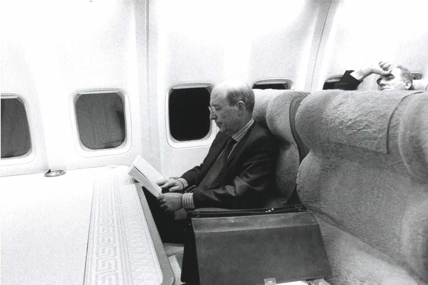 Κώστας Σημίτης 1936 – 2025: Η διαδρομή, η δράση και η ζωή του σε σπάνιες εικόνες