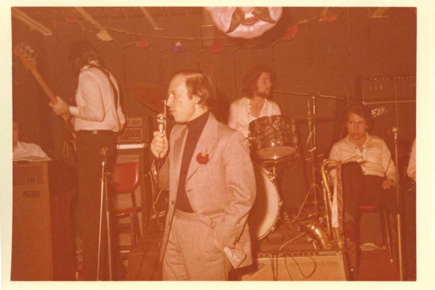 Κώστας Σημίτης: 70 φωτογραφίες από την πολιτική διαδρομή, τη δράση και τη ζωή του τέως πρωθυπουργού και προέδρου του ΠΑΣΟΚ, που πέθανε σε ηλικία 88 ετών.