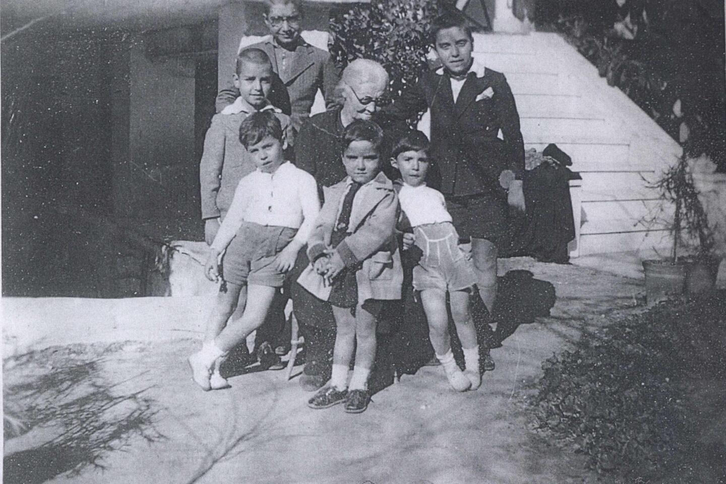 Κώστας Σημίτης: 70 φωτογραφίες από την πολιτική διαδρομή, τη δράση και τη ζωή του τέως πρωθυπουργού και προέδρου του ΠΑΣΟΚ, που πέθανε σε ηλικία 88 ετών.