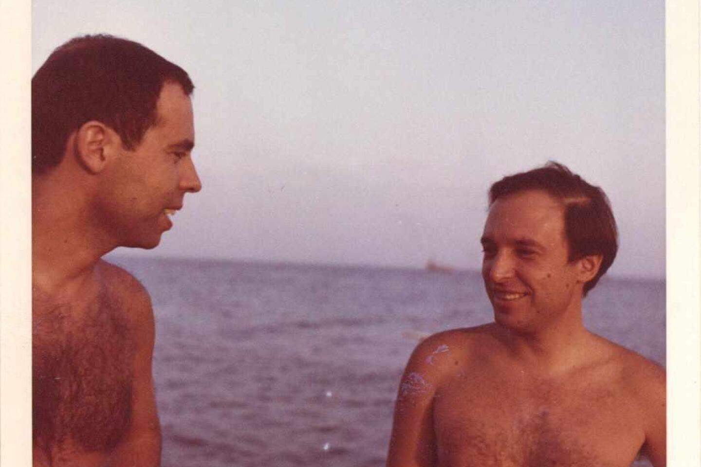 Κώστας Σημίτης 1936 – 2025: Η διαδρομή, η δράση και η ζωή του σε σπάνιες εικόνες