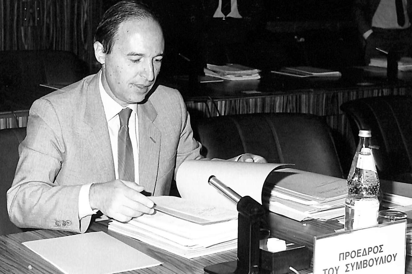 Κώστας Σημίτης 1936 – 2025: Η διαδρομή, η δράση και η ζωή του σε σπάνιες εικόνες