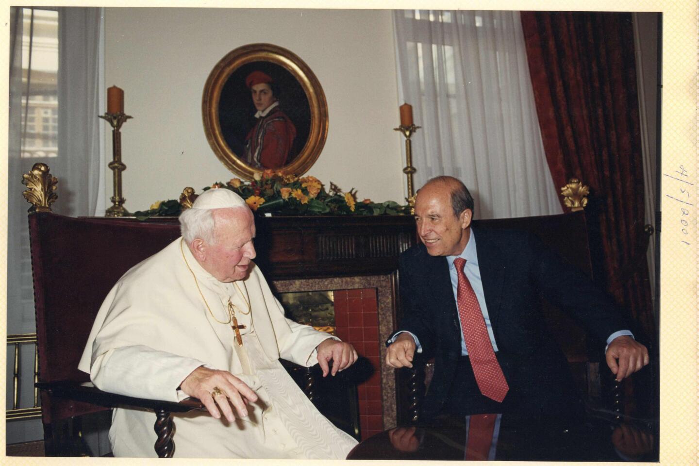 Κώστας Σημίτης 1936 – 2025: Η διαδρομή, η δράση και η ζωή του σε σπάνιες εικόνες