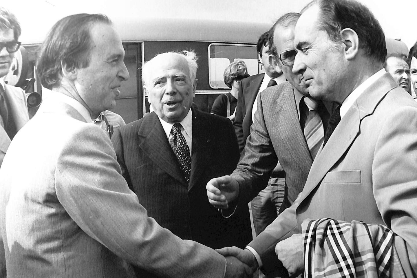 Κώστας Σημίτης: 70 φωτογραφίες από την πολιτική διαδρομή, τη δράση και τη ζωή του τέως πρωθυπουργού και προέδρου του ΠΑΣΟΚ, που πέθανε σε ηλικία 88 ετών.