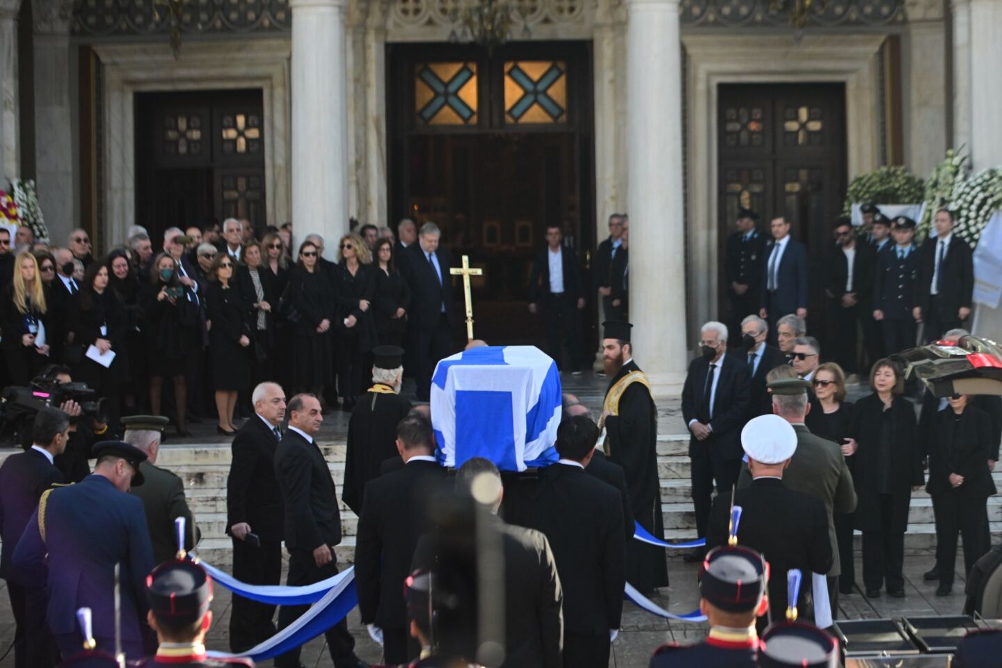 Η σορός του Κώστα Σημίτη έφτασε στη Μητρόπολη Αθηνών