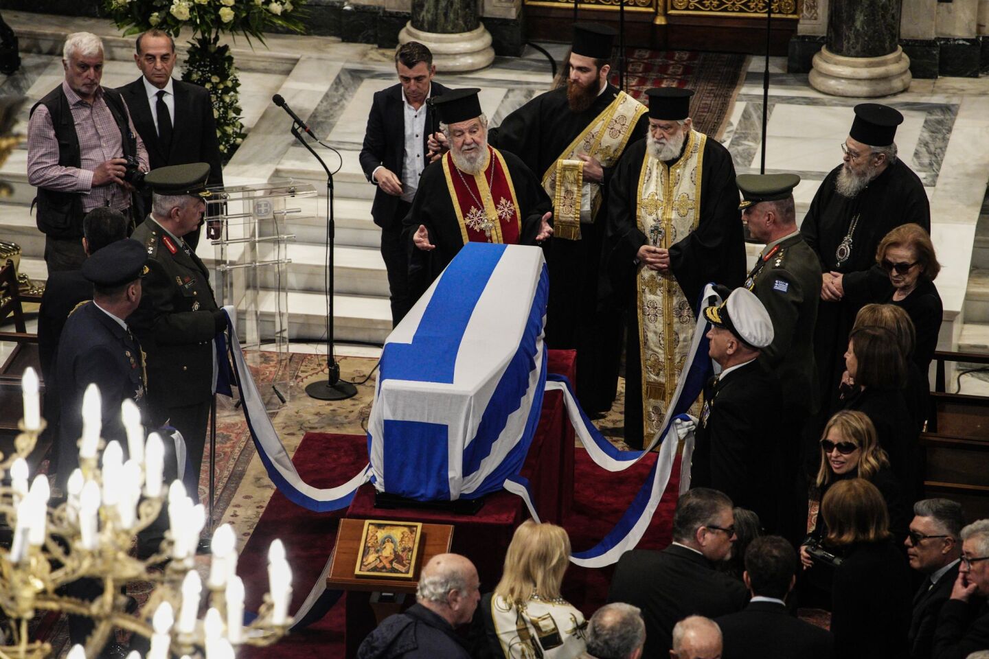 Στιγμιότυπο από το εσωτερικό της Μητρόπολης Αθηνών 