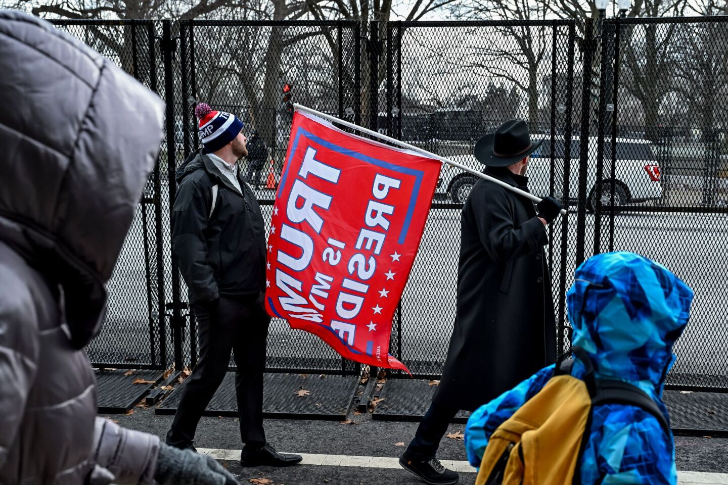 Έξω από το Καπιτώλιο συγκεντρωμένο πλήθος