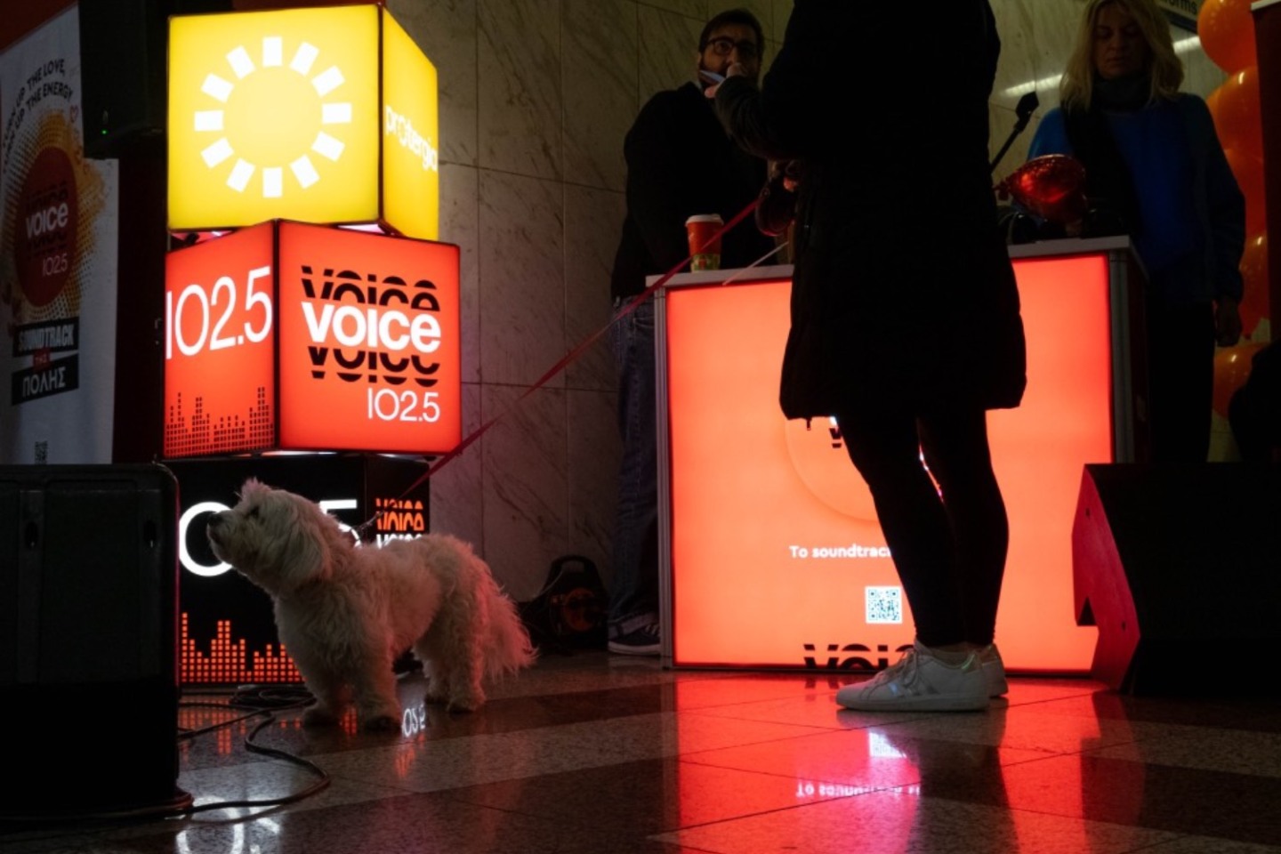 O Voice 102.5 γιόρτασε το ραδιόφωνο και τον έρωτα στο μετρό Συντάγματος 