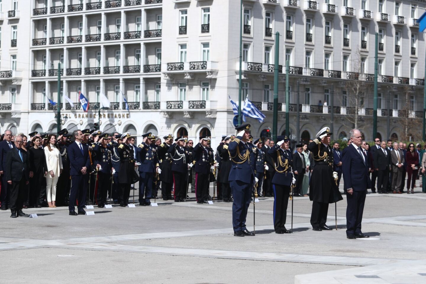 Ο Κωνσταντίνος Τασούλας κατέθεσε στεφάνι στο μνημείο του Άγνωστου Στρατιώτη