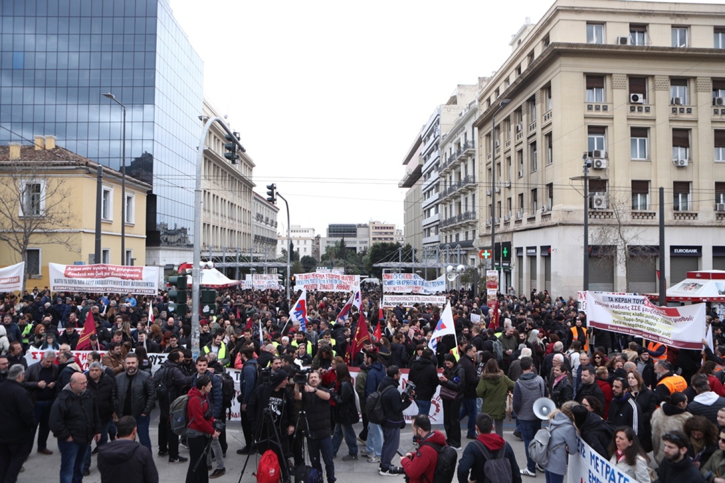 Απεργία 9 Απριλίου: 12 + 1 εικόνες από τις συγκεντρώσεις σε Αθήνα και Θεσσαλονίκη