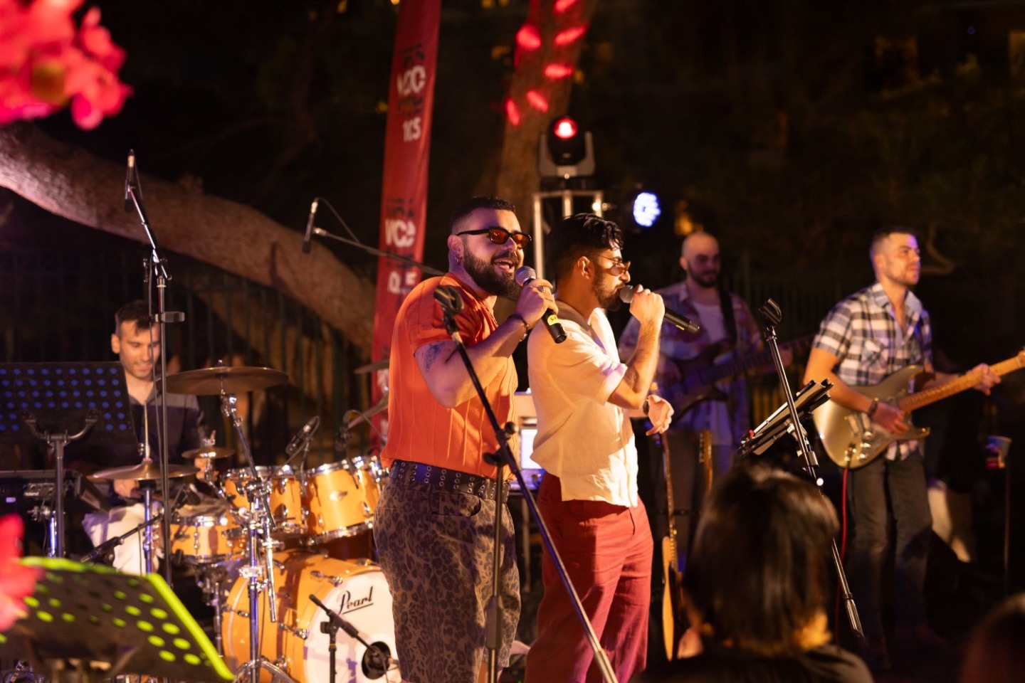 O Akylas και ο Papazó στην Πλατεία Δεξαμενής