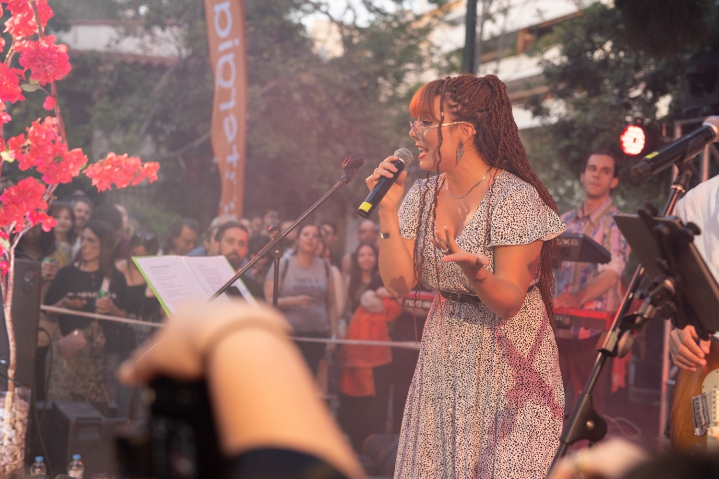 Η Άρτεμις Κυριαζοπούλου στην Πλατεία Δεξαμενής 