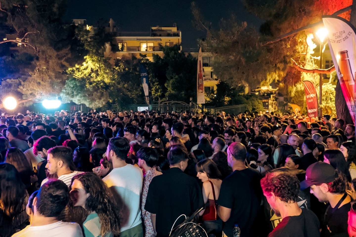 Ένας χρόνος με το μπαλκόνι του Papazó, από τον Voice102.5