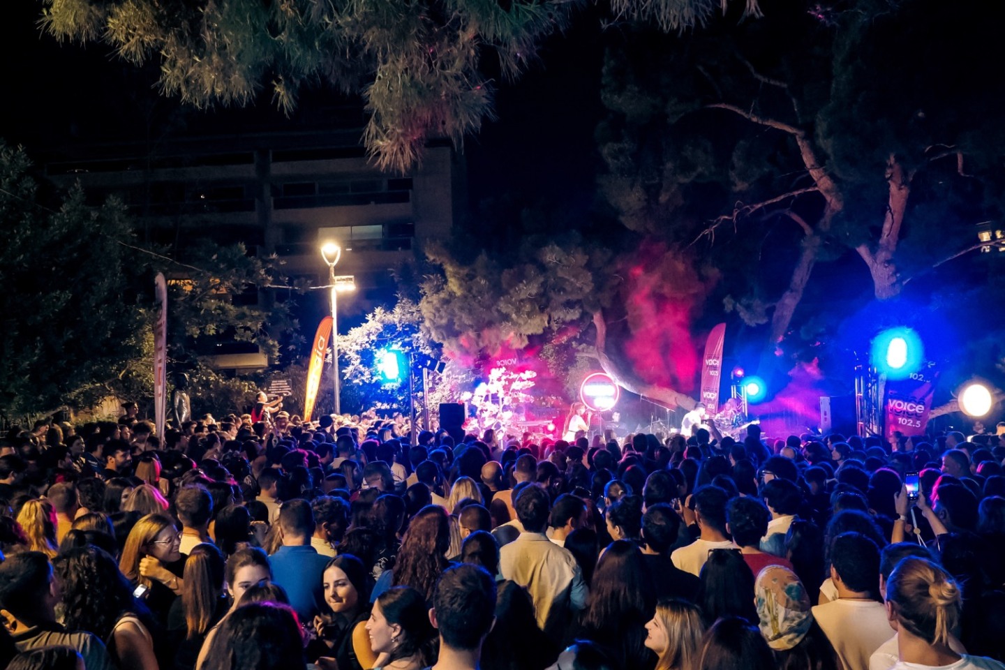 Ένας χρόνος με το μπαλκόνι του Papazó, από τον Voice102.5