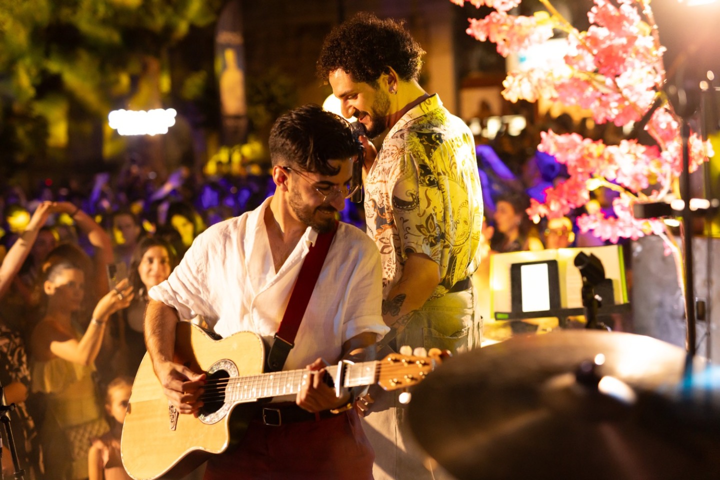 Ο Papazó με τον Γιάννη Μάργαρη στην Πλατεία Δεξαμενής