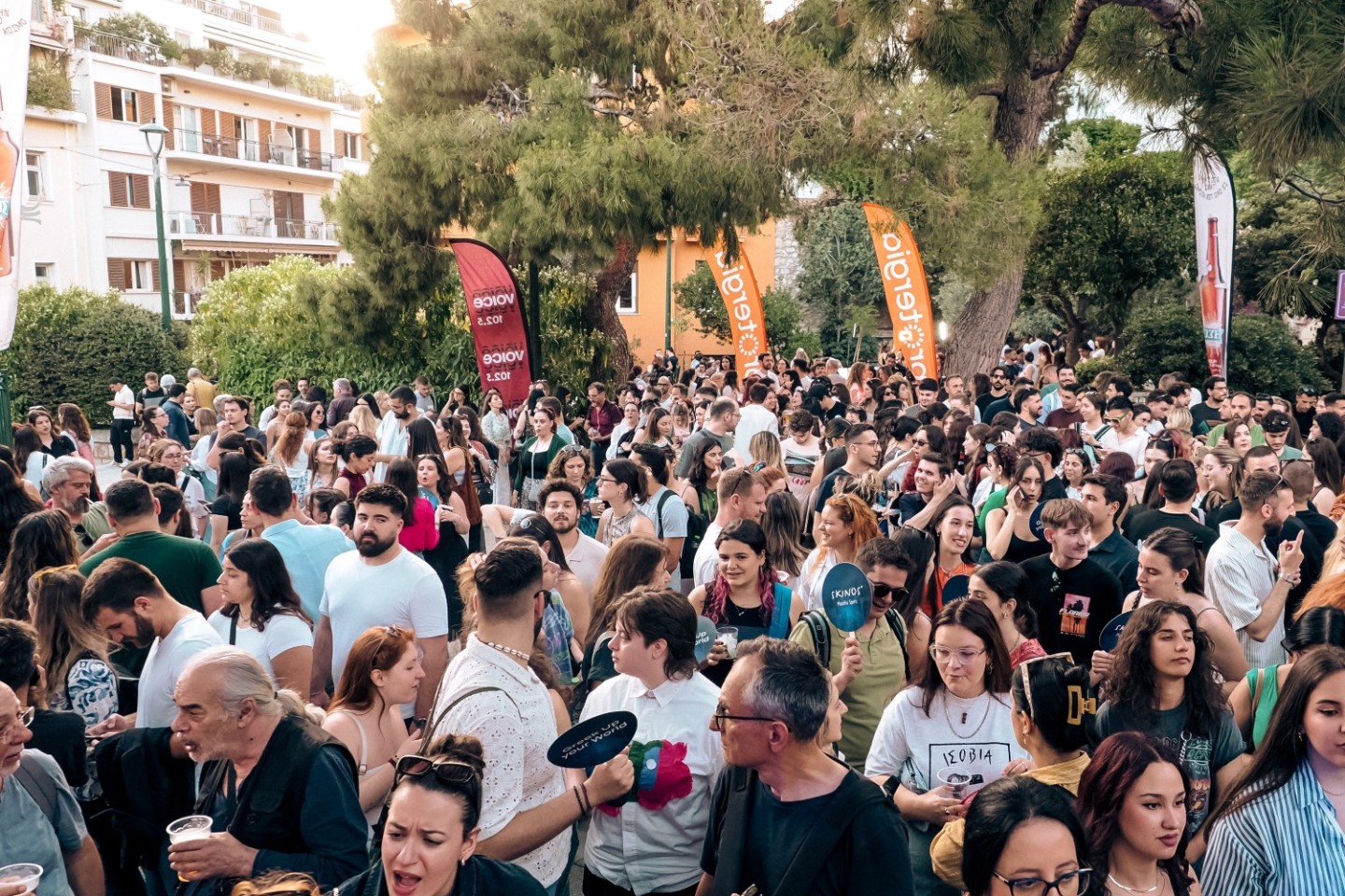 Ένας χρόνος με το μπαλκόνι του Papazó, από τον Voice102.5