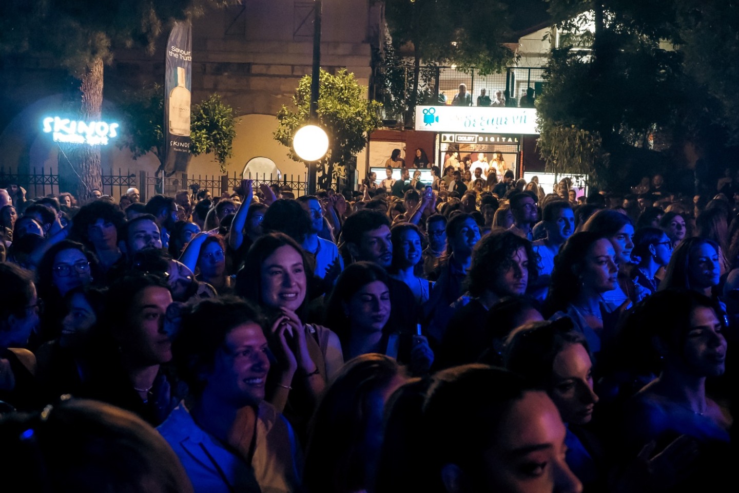 Ένας χρόνος με το μπαλκόνι του Papazó, από τον Voice102.5