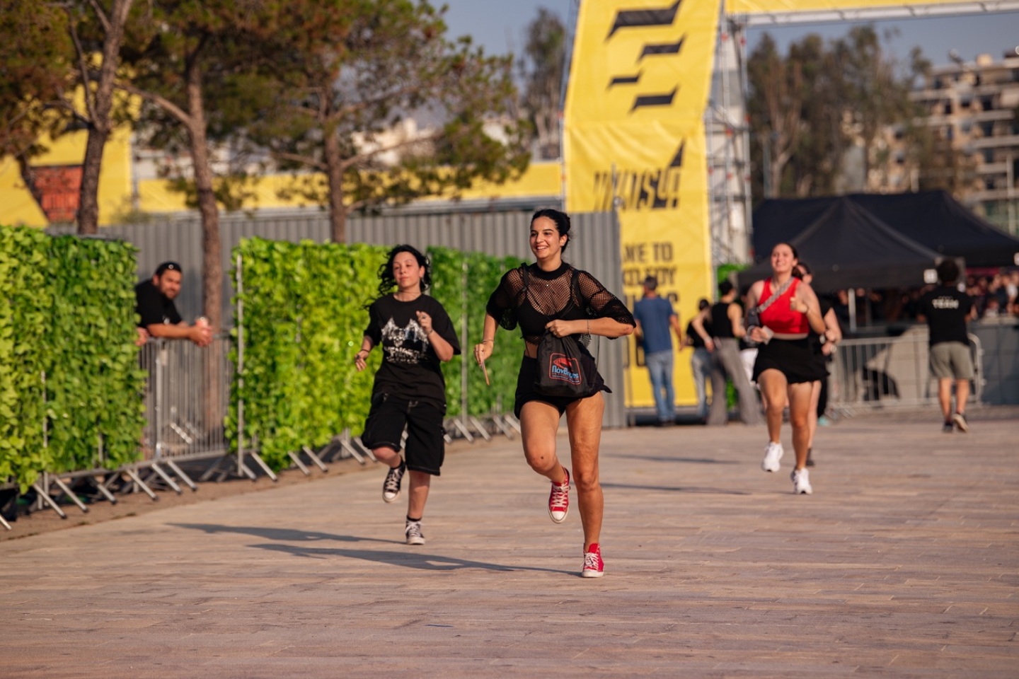 Release Athens 2025: Ανταπόκριση - φωτορεπορτάζ από τις εμφανίσεις των Avenged Sevenfold και Palaye Royale στην Πλατεία Νερού.