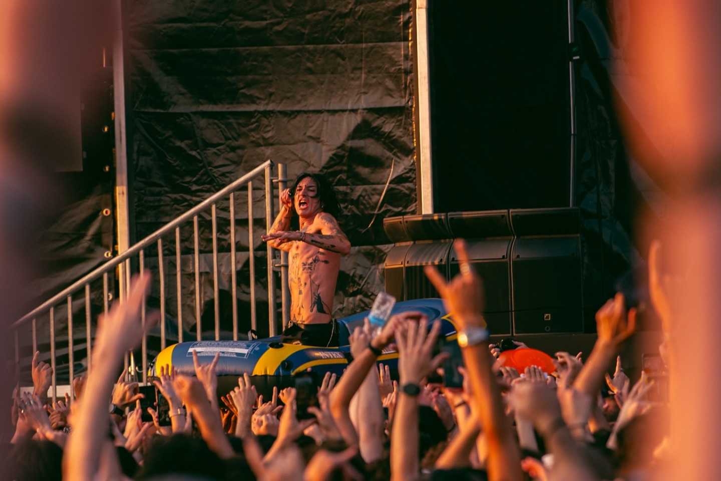 Release Athens 2025: Ανταπόκριση - φωτορεπορτάζ από τις εμφανίσεις των Avenged Sevenfold και Palaye Royale στην Πλατεία Νερού.