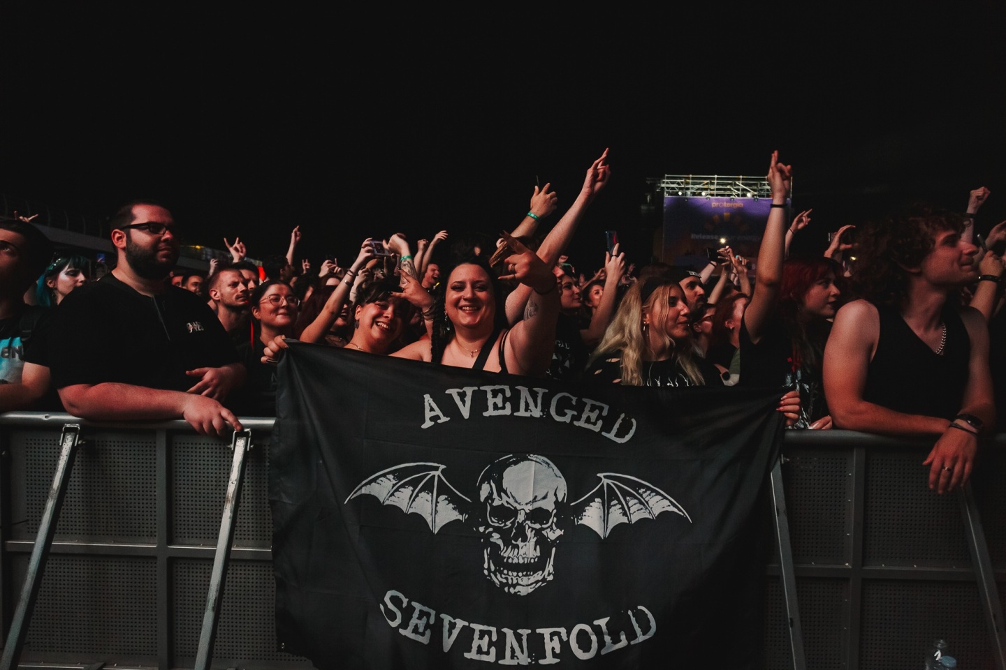 Release Athens 2025: Ανταπόκριση - φωτορεπορτάζ από τις εμφανίσεις των Avenged Sevenfold και Palaye Royale στην Πλατεία Νερού.
