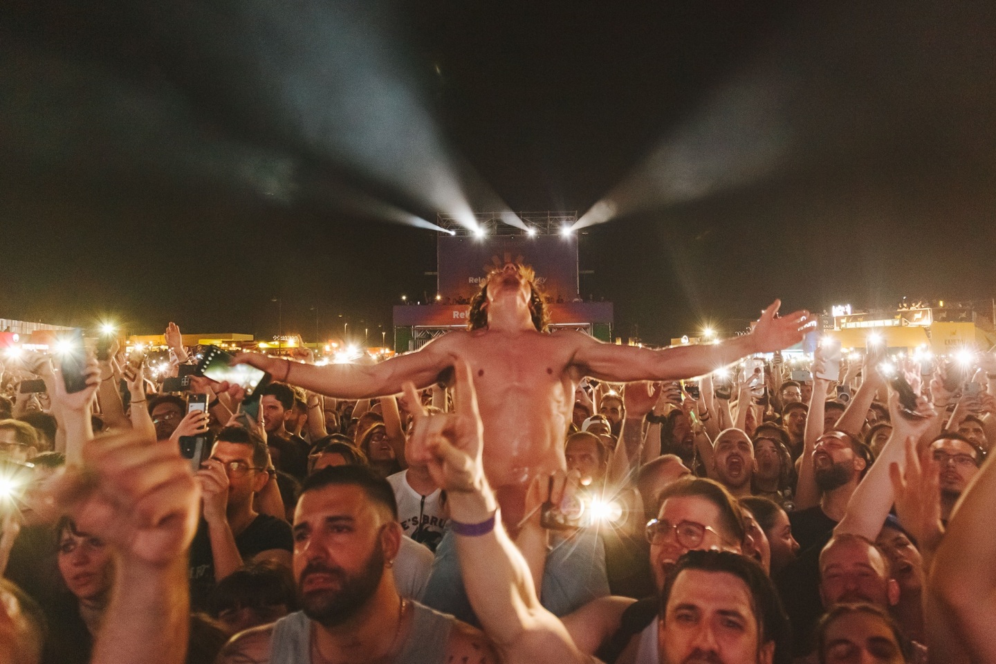 Release Athens 2025: Ανταπόκριση - φωτορεπορτάζ από τις εμφανίσεις των Avenged Sevenfold και Palaye Royale στην Πλατεία Νερού.