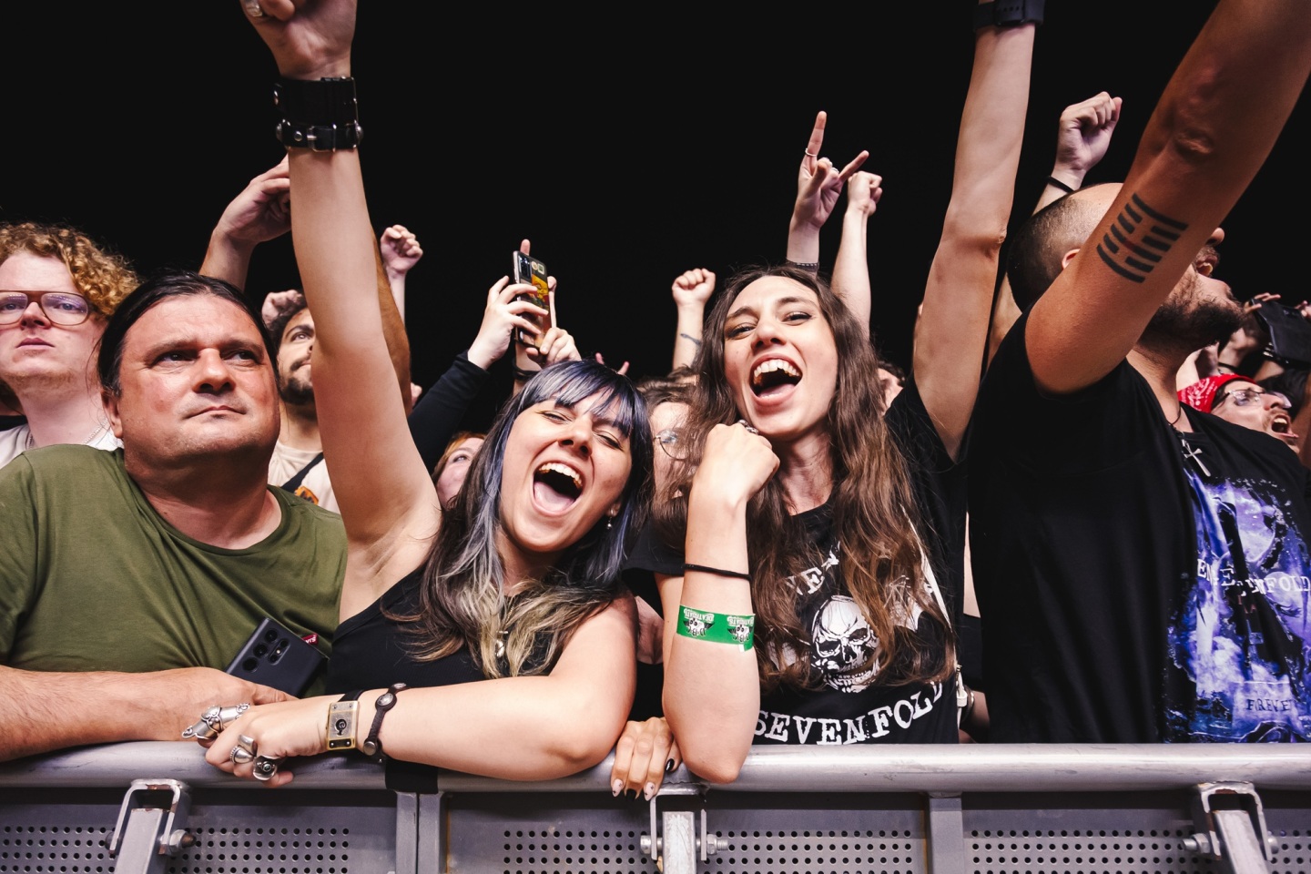 Release Athens 2025: Ανταπόκριση - φωτορεπορτάζ από τις εμφανίσεις των Avenged Sevenfold και Palaye Royale στην Πλατεία Νερού.