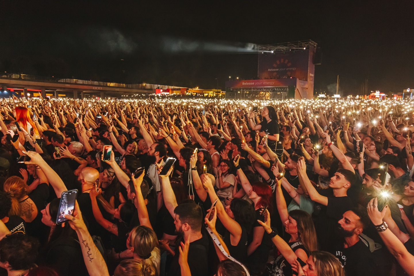 Release Athens 2025: Ανταπόκριση - φωτορεπορτάζ από τις εμφανίσεις των Avenged Sevenfold και Palaye Royale στην Πλατεία Νερού.