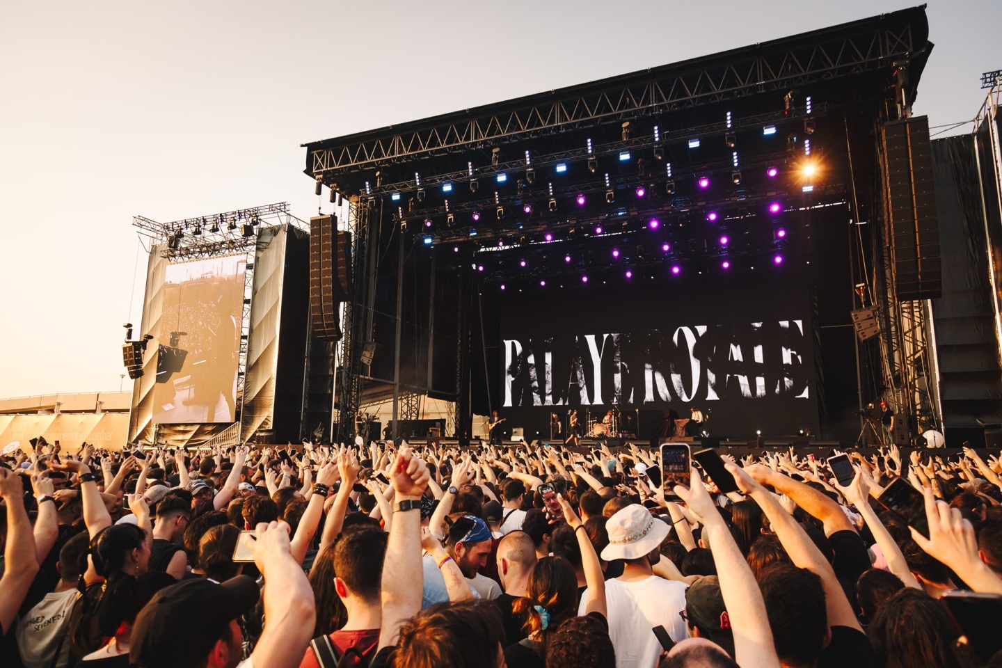 Release Athens 2025: Ανταπόκριση - φωτορεπορτάζ από τις εμφανίσεις των Avenged Sevenfold και Palaye Royale στην Πλατεία Νερού.