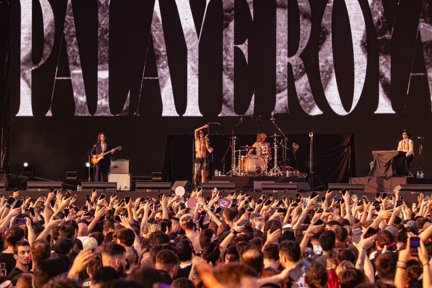 Release Athens 2025: Ανταπόκριση - φωτορεπορτάζ από τις εμφανίσεις των Avenged Sevenfold και Palaye Royale στην Πλατεία Νερού.