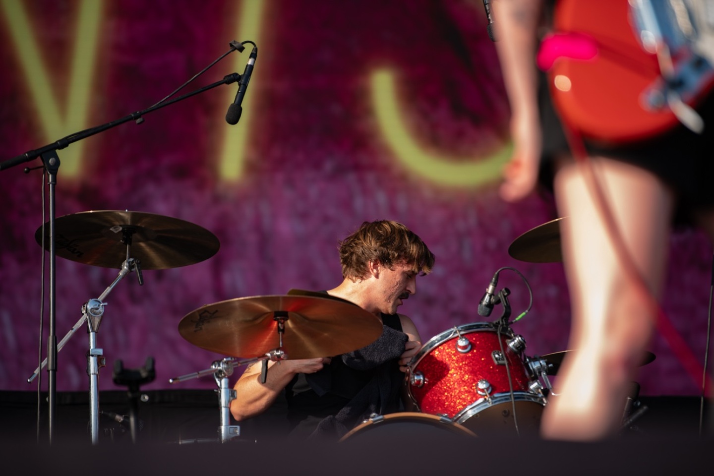 Release Athens 2025: Ανταπόκριση - φωτορεπορτάζ από τις εμφανίσεις των Idles, Glass Beams & Sprints στην Πλατεία Νερού.