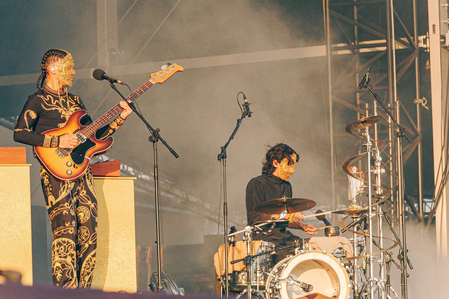 Release Athens 2025: Ανταπόκριση - φωτορεπορτάζ από τις εμφανίσεις των Idles, Glass Beams & Sprints στην Πλατεία Νερού.