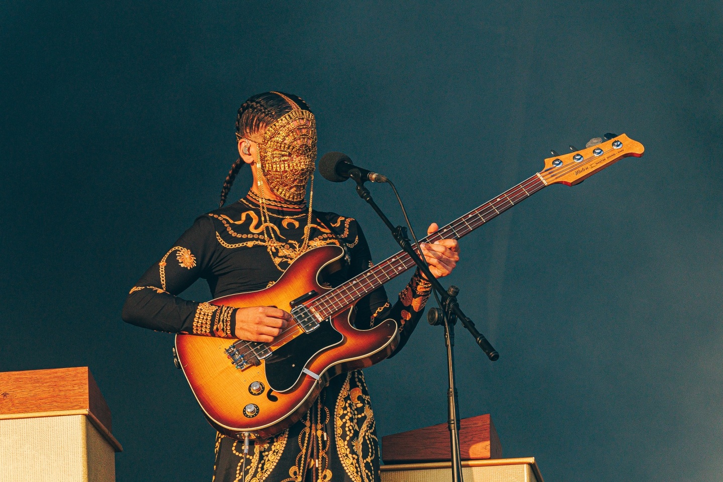 Release Athens 2025: Ανταπόκριση - φωτορεπορτάζ από τις εμφανίσεις των Idles, Glass Beams & Sprints στην Πλατεία Νερού.