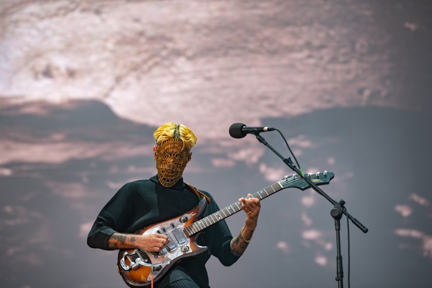 Release Athens 2025: Ανταπόκριση - φωτορεπορτάζ από τις εμφανίσεις των Idles, Glass Beams & Sprints στην Πλατεία Νερού.