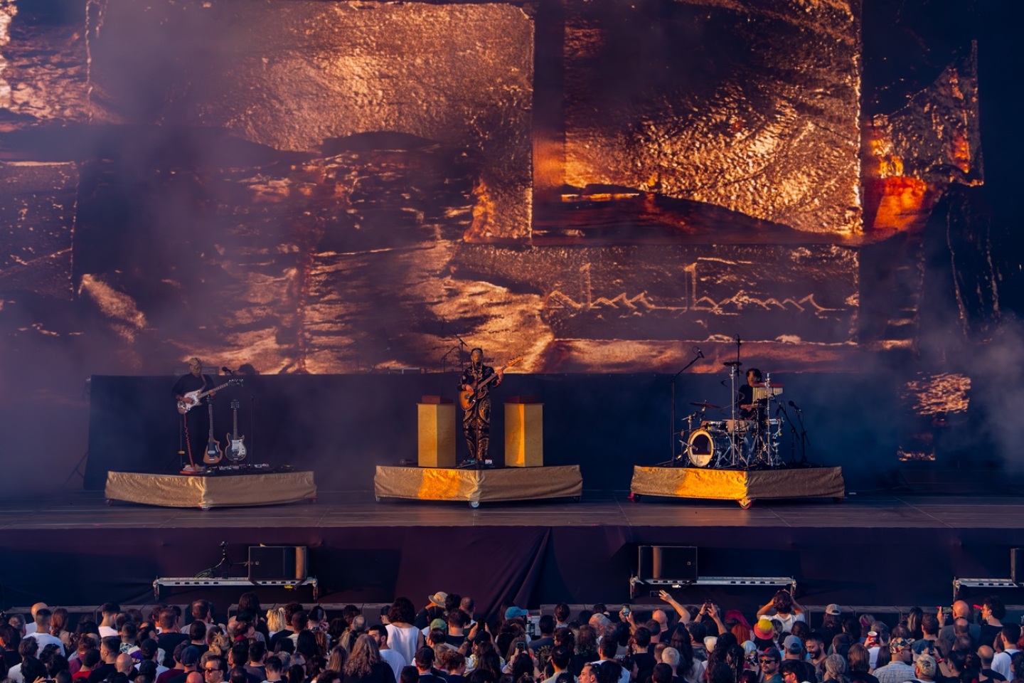 Release Athens 2025: Ανταπόκριση - φωτορεπορτάζ από τις εμφανίσεις των Idles, Glass Beams & Sprints στην Πλατεία Νερού.