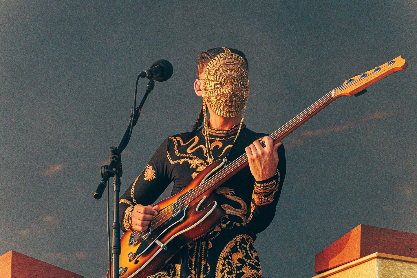 Release Athens 2025: Ανταπόκριση - φωτορεπορτάζ από τις εμφανίσεις των Idles, Glass Beams & Sprints στην Πλατεία Νερού.